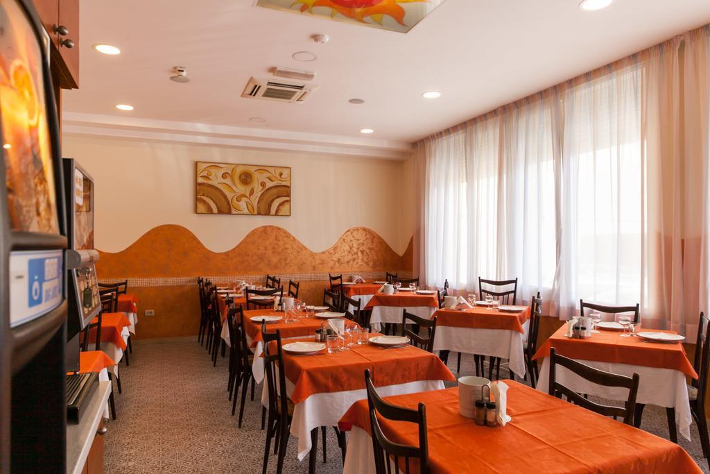 Hotel Sandra Gatteo a Mare Bagian luar foto
