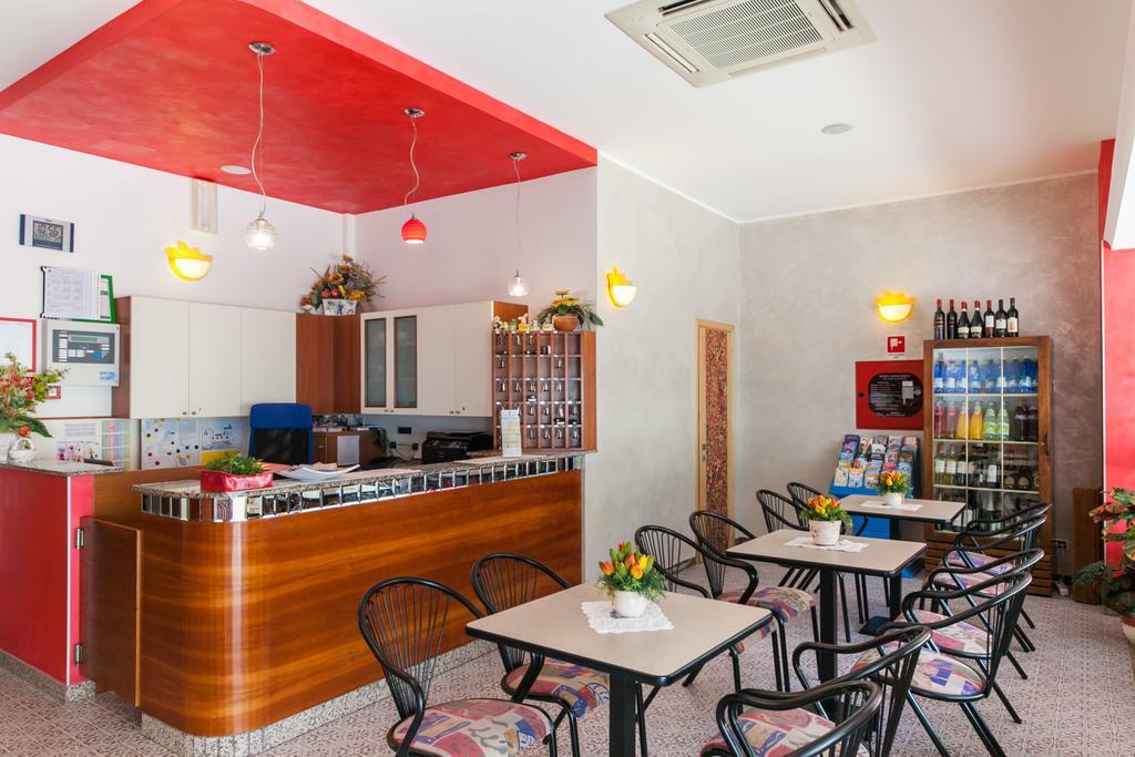 Hotel Sandra Gatteo a Mare Bagian luar foto