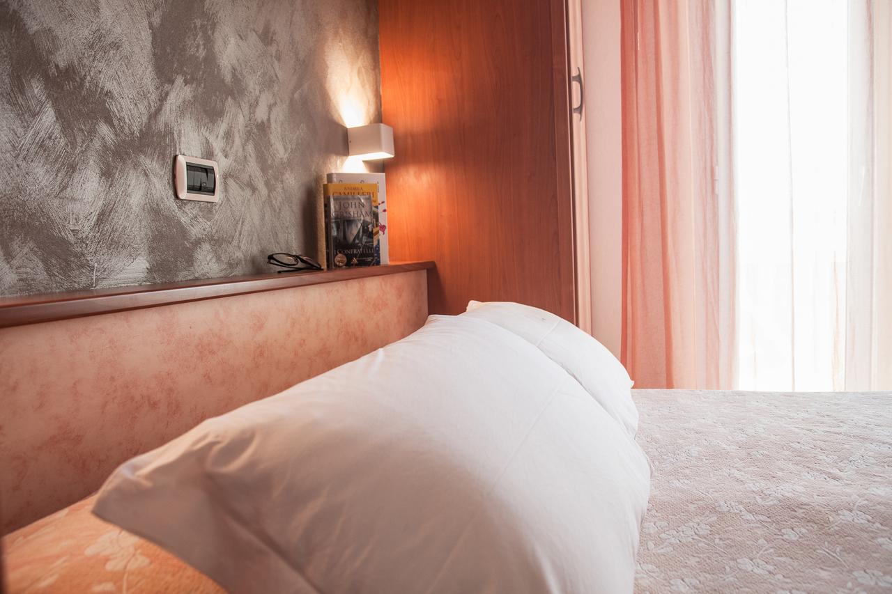 Hotel Sandra Gatteo a Mare Bagian luar foto