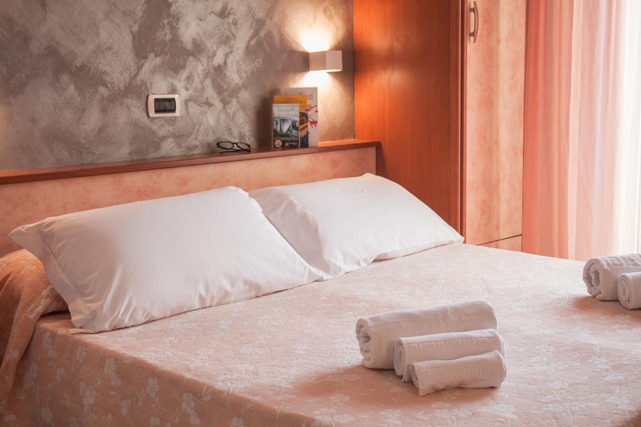 Hotel Sandra Gatteo a Mare Bagian luar foto